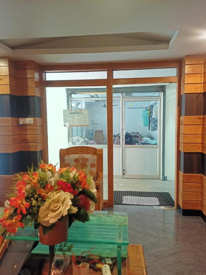 Sky Park Hotels 蒂鲁布尔 外观 照片